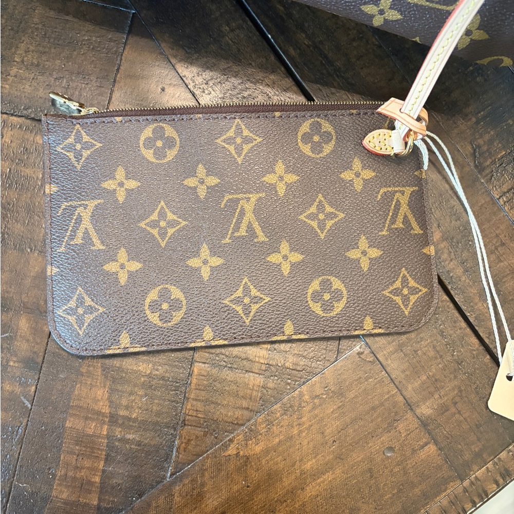 Louis Vuitton Brown Monogram Canvas Tote with Vachetta Trim - Picture 4 of 12